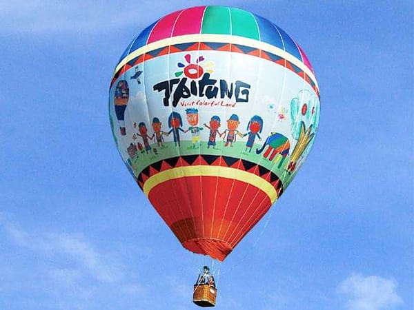 臺東首顆熱氣球彩繪圖，由縱谷地區五所國小共335位小朋友之塗鴉作品