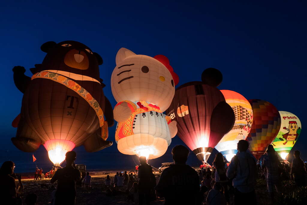 太麻里熱氣球光雕音樂會今清晨療癒登場 萬人海灘共迎唯美曙光