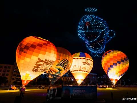 700架無人機排列成哆啦A夢圖樣_臺東縣政府提供