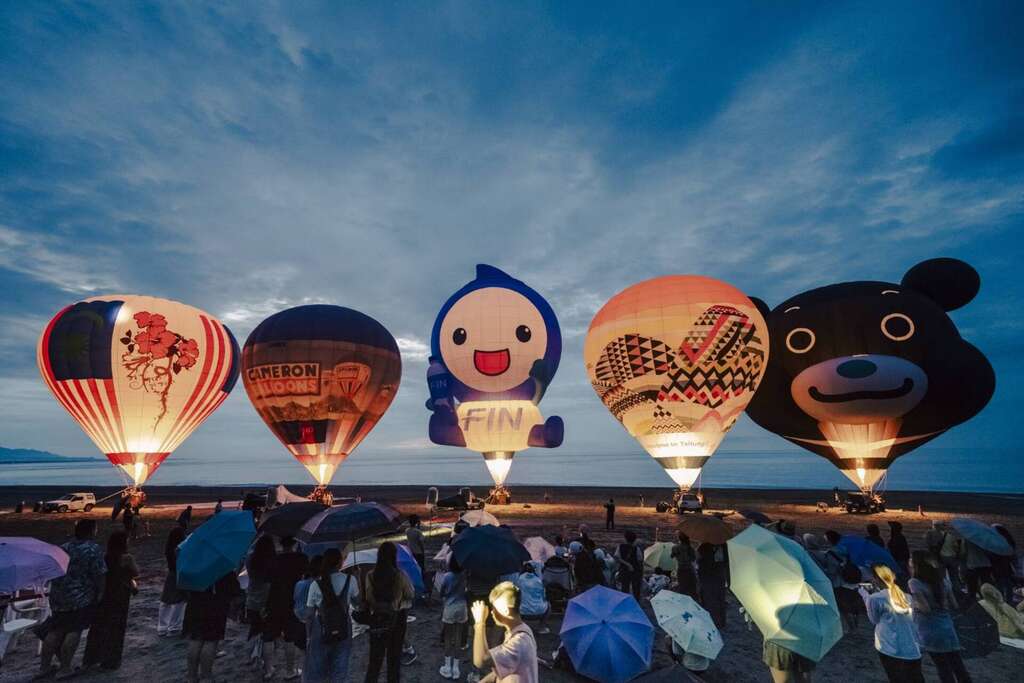 2025臺灣國際熱氣球嘉年華全臺唯一曙光光雕音樂會_照片為台東縣政府提供