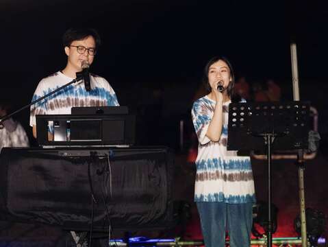 臺東在地音樂團體「都市小島」以輕快舒緩的旋律揭開序幕_照片為台東縣政府提供