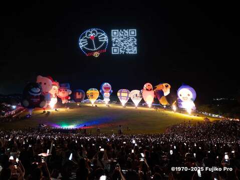 無人機在空中排列的QR Code，讓現場觀眾即時參與抽獎活動_圖片取自臺東縣政府縣政新聞