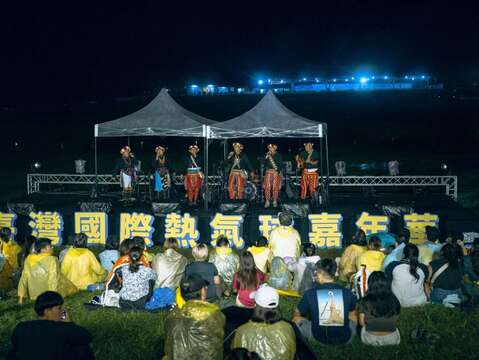 晚會由臺東在地「卑南族青春歌隊」以族語歌聲揭開序幕_照片取自臺東縣政府縣政新聞