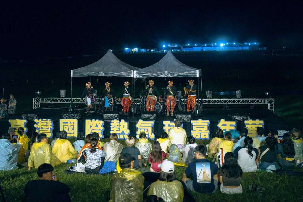 晚會由臺東在地「卑南族青春歌隊」以族語歌聲揭開序幕_照片取自臺東縣政府縣政新聞