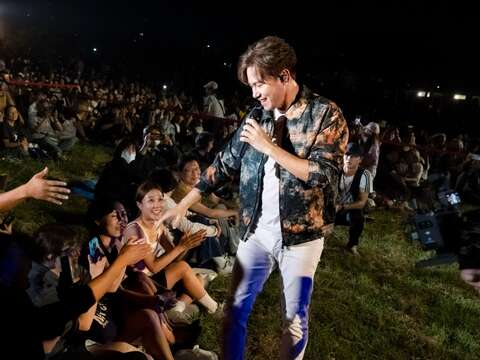 活動壓軸由情歌王子「李聖傑」深情獻唱_圖片取自臺東縣政府縣政新聞